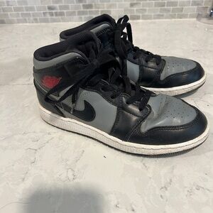 Nike Air Jordan’s 1 Shadow Kids size 4Y Black and Gray Sneakers